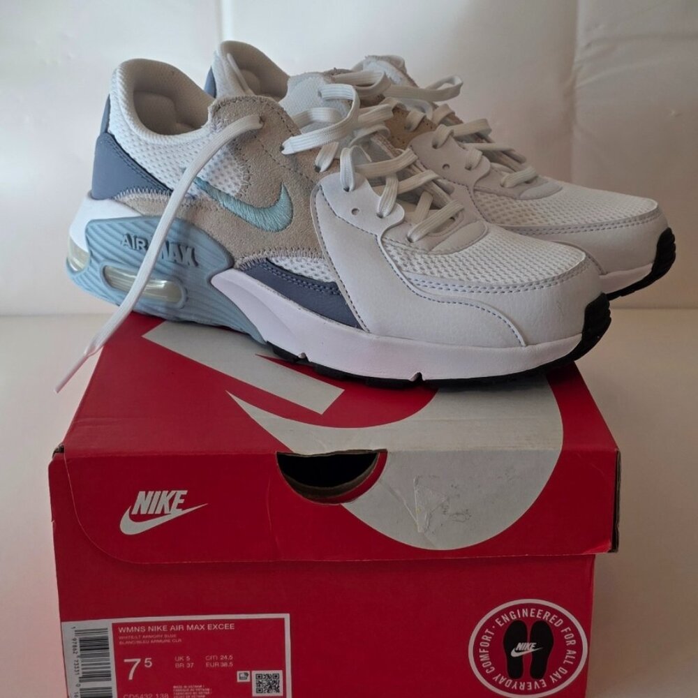 Women’s Nike Air Max Excee Sneakers – Size 7.5